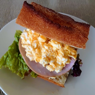 フランスパンのサンドイッチ　玉子のカスクート